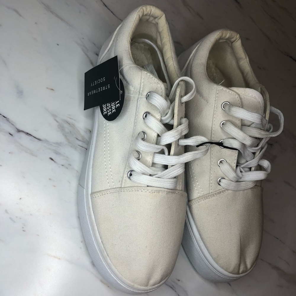 NWT Platform Sneakers - Memory Foam - White - Size 8 - Picture 6 of 9